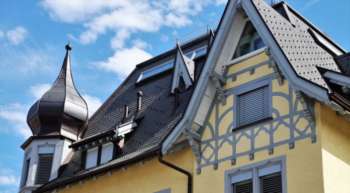 Krok po kroku: poprawny montaż wyłazu dachowego
